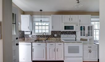 35 Pelham St A, Newport, RI 02840