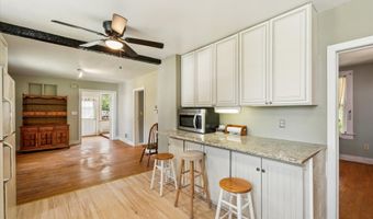 117 E Pershing St, Bloomfield, CT 06002