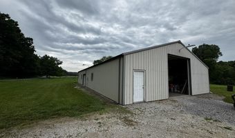 3702 Round House Rd, Aurora, MO 65605