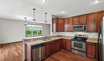 15533 Eagle Shore Dr 806, Apple Valley, MN 55124
