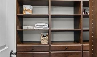6425 Spinnaker Ln, Alpharetta, GA 30005