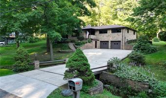 1341 Valley Dr, Akron, OH 44312