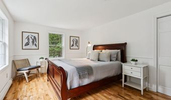 43 Lakeside Dr, Falmouth, ME 04105