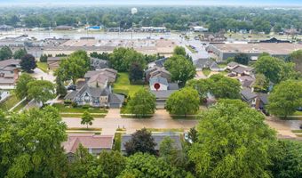 1023 W RIDGEVIEW Dr, Appleton, WI 54914