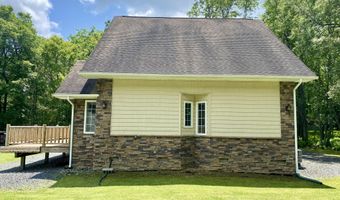 211 Keats Ln, Albrightsville, PA 18210