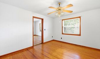 34 7th St, Apalachicola, FL 32320