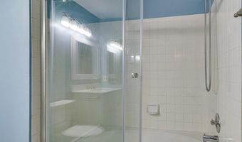 244 S REYNOLDS St 303, Alexandria, VA 22304