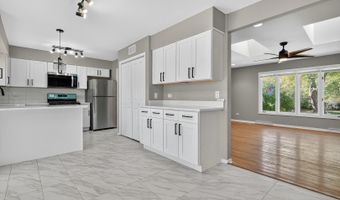 1245 WINAKI Trl, Algonquin, IL 60102