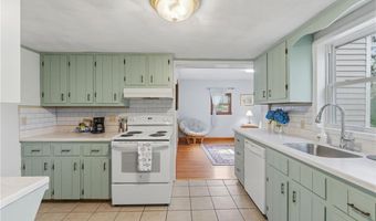 34 Platt St, Bristol, RI 02809
