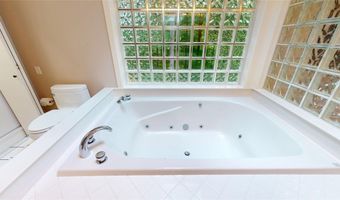 6051 SADDLEHORN Dr, Erie, PA 16506