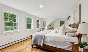 43 Lakeside Dr, Falmouth, ME 04105