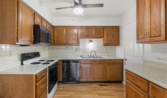 530 Spring Glen Dr, Ballwin, MO 63021