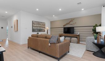 309 Robin St, Angleton, TX 77515
