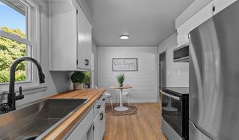 1824 E COLLEGE Ave, Appleton, WI 54915