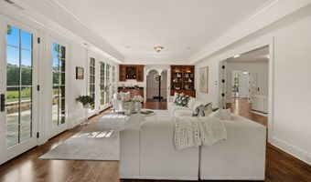 18 Tokeneke Trl, Darien, CT 06820