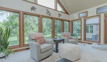 932 Emerald Pines Dr, Arnolds Park, IA 51331