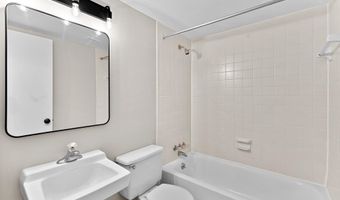 4227 AMERICANA Dr 102, Annandale, VA 22003