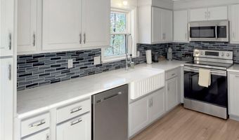 89 Narrow Ln, Charlestown, RI 02813