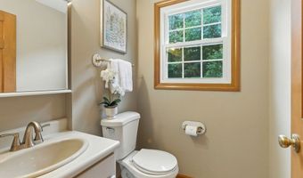 9 Ellsworth Rd, Andover, MA 01810