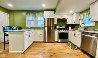 28 White Pkwy, North Smithfield, RI 02896