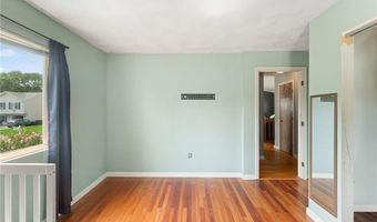 34 Pequot Ave, Warwick, RI 02889