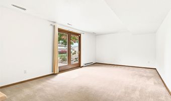 1110 Sandalwood Ct SW, Altoona, IA 50009