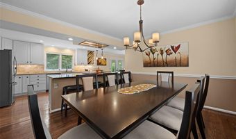 21 Meadowbrook Country Club Est, Ballwin, MO 63011