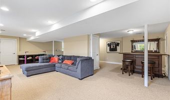 76 Woods Ln, Cranston, RI 02921