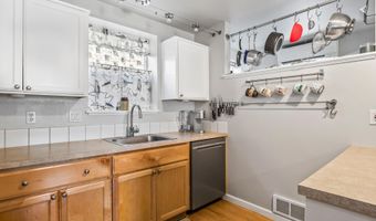 1527 NW Juniper St Apt 2, Bend, OR 97703