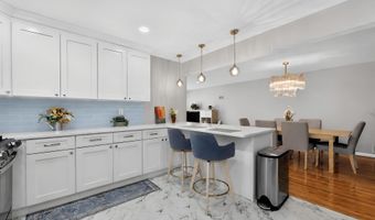 7 Gregg Ln, Bayonne, NJ 07002