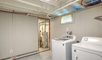 8 Ashby St, Johnston, RI 02919