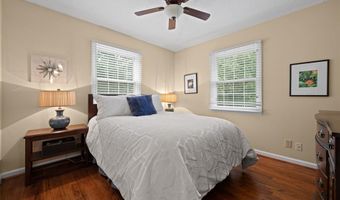 21 Meadowbrook Country Club Est, Ballwin, MO 63011