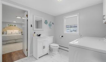 384 Valley Rd, Middletown, RI 02842