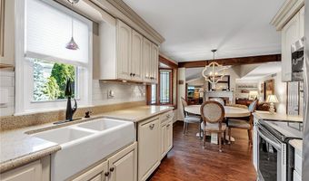230 Schimwood Ct, Amherst, NY 14068