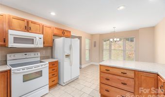 8 Kaylor Dr, Arden, NC 28704