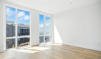 38 Hichborn 203, Boston, MA 02135