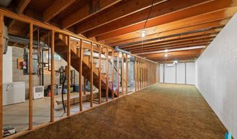 404 Jefferson Dr, Alcester, SD 57001