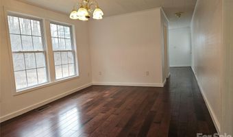 656 Water St, Bakersville, NC 28705