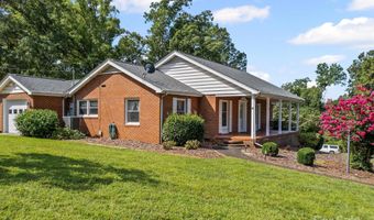 33 Lake St, Badin, NC 28009