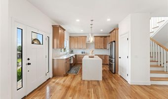 41 Burnett Rd, Warwick, RI 02889