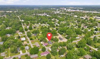 915 S Hudson Ave, Aurora, MO 65605