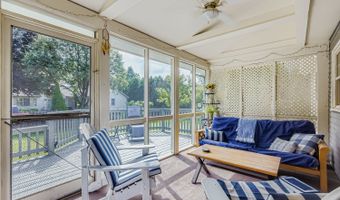 1967 N Woodland Ln, Arlington Heights, IL 60004