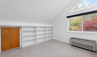 421 Bellevue Ave 2A, Newport, RI 02840