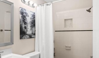 5801 DEVONSHIRE Dr, Bethesda, MD 20816