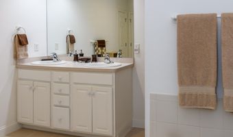 6 Hollyhock Knoll Ct, Bourne, MA 02532