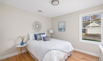 44 Overlook Ln, Glocester, RI 02814