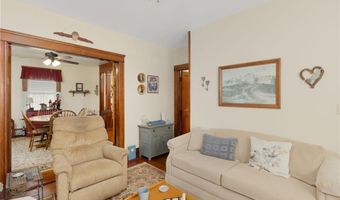 19 Bouvier Ave, Lincoln, RI 02838