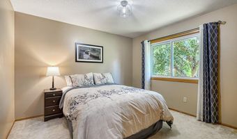 1443 Mckinley Ct, Anoka, MN 55303
