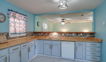 5052 Schira St, Bay St. Louis, MS 39520