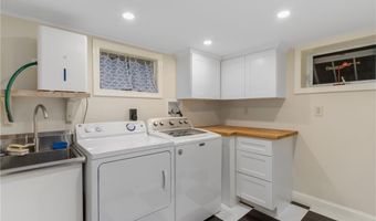 141 Coggeshall Ave, Newport, RI 02840